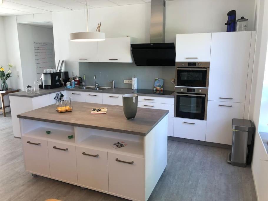 Ferienwohnung Studio Emdecker Am Delft Emden Exterior foto